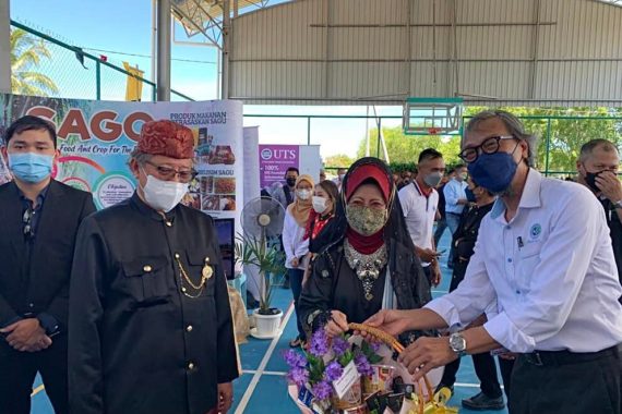 Booth Visit 6 - Craun Research Sarawak